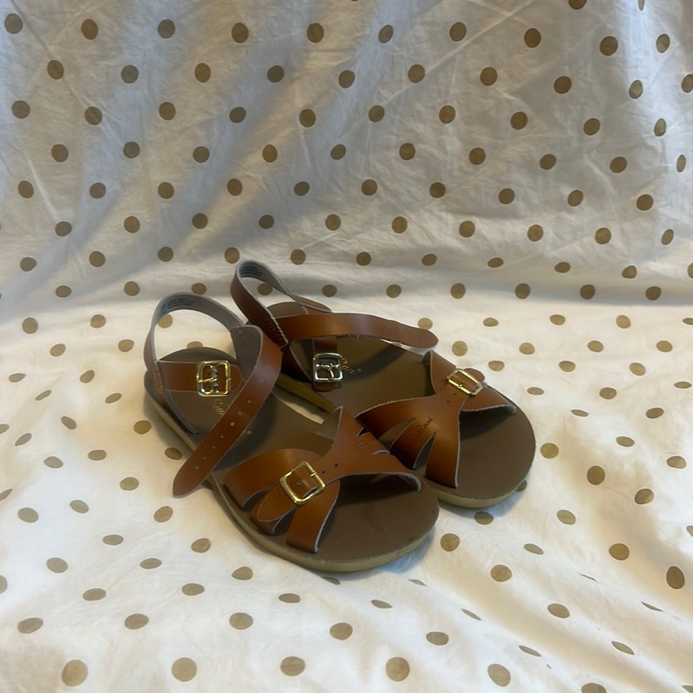 Brown leather Sun-San sandals, girl’s s size 4.